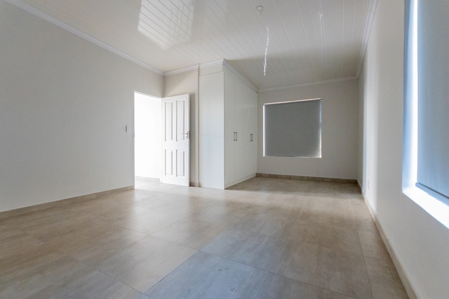 6 Bedroom Property for Sale in Myburgh Park Western Cape